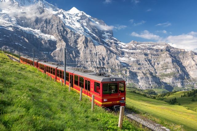 /photos/shares/Switzerland/14daySwissRail/Switzerland_Train.jpg